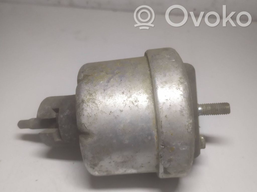 Engine mount bracket   39GM