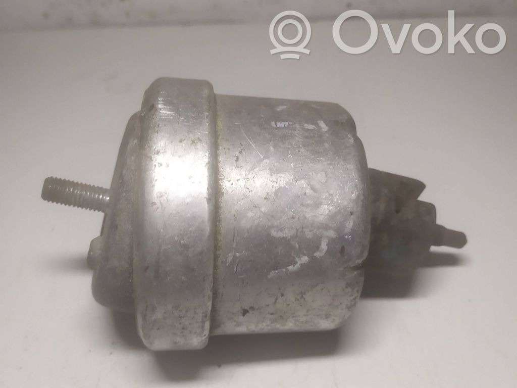 Opel Vectra B Engine mount bracket 