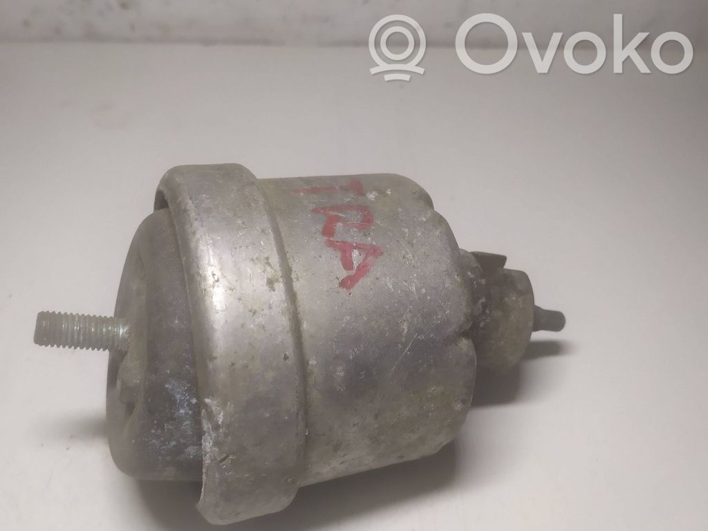 Opel Vectra B Engine mount bracket 
