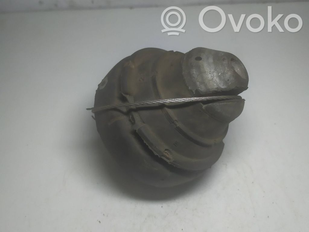 Volvo V70 Engine mount bracket 