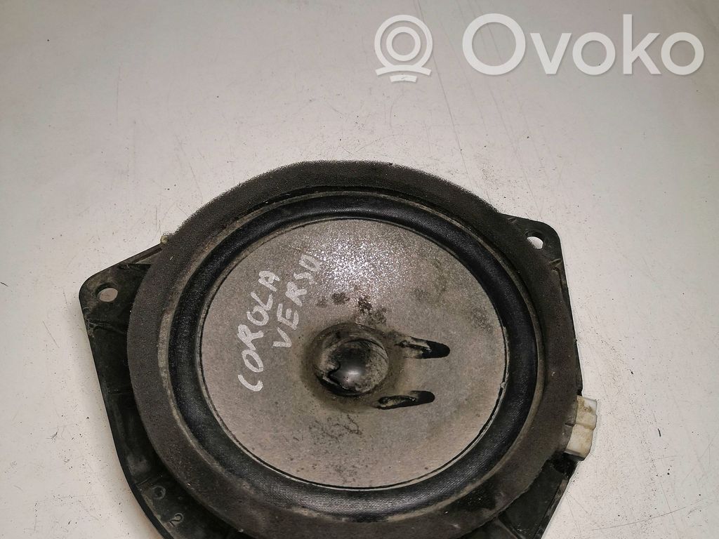 Toyota Corolla Verso AR10 Rear door speaker 