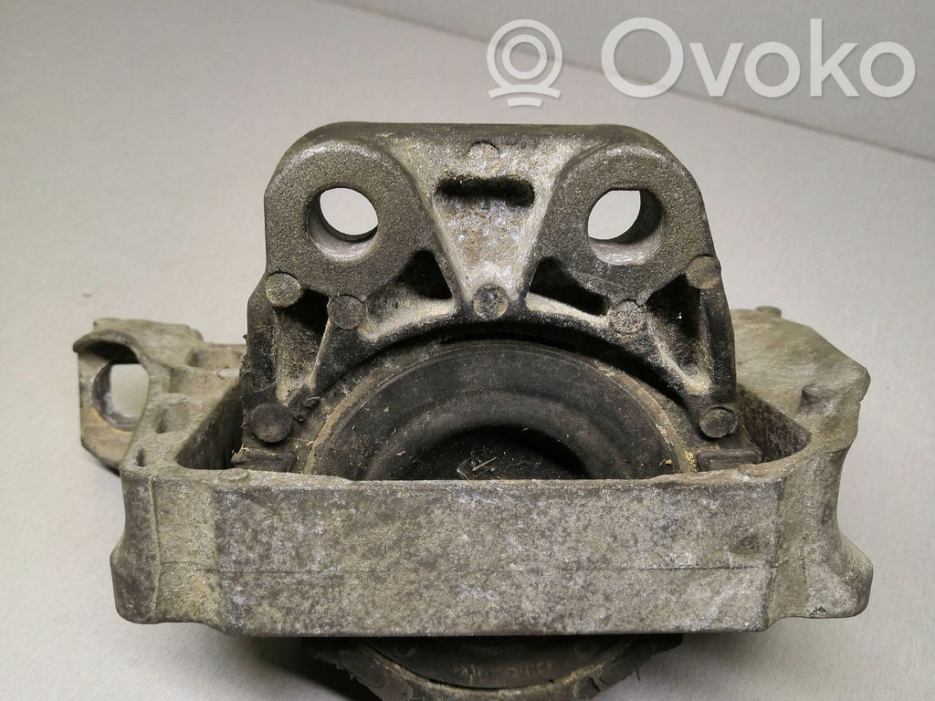 Volvo S40 Engine mount bracket 