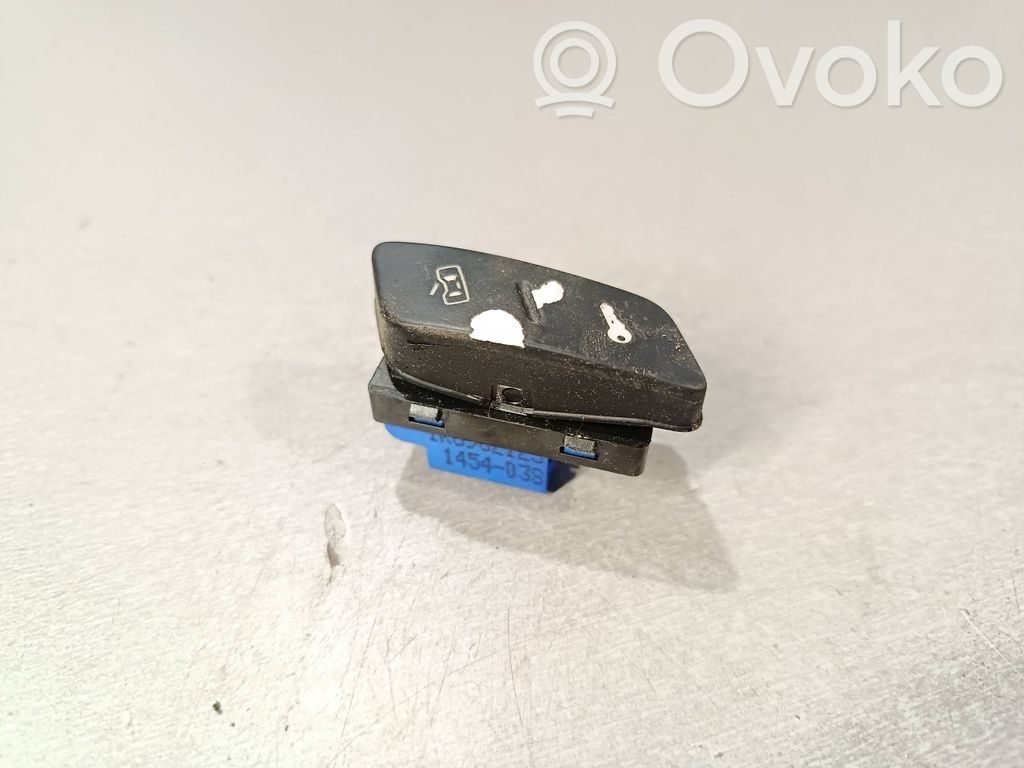 Volkswagen Golf V Central locking switch button 