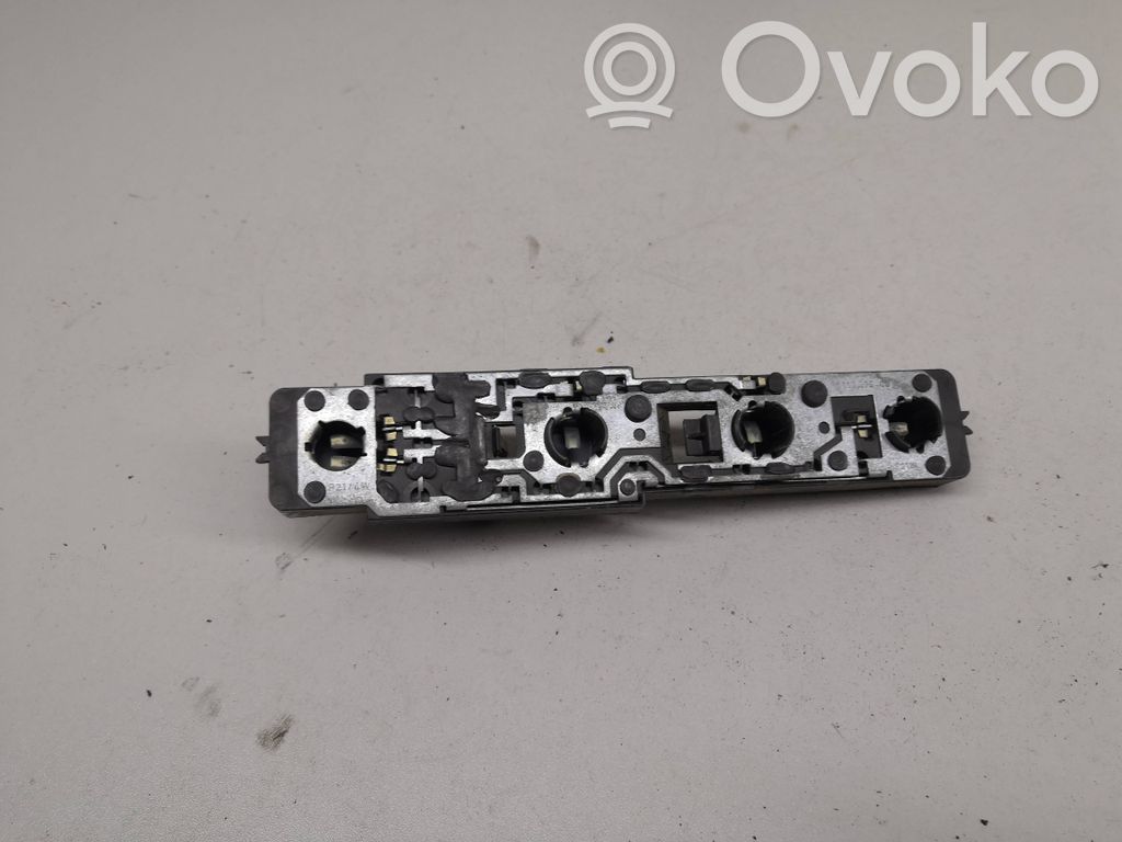 Opel Omega B2 Takavalon polttimon suojan pidike 