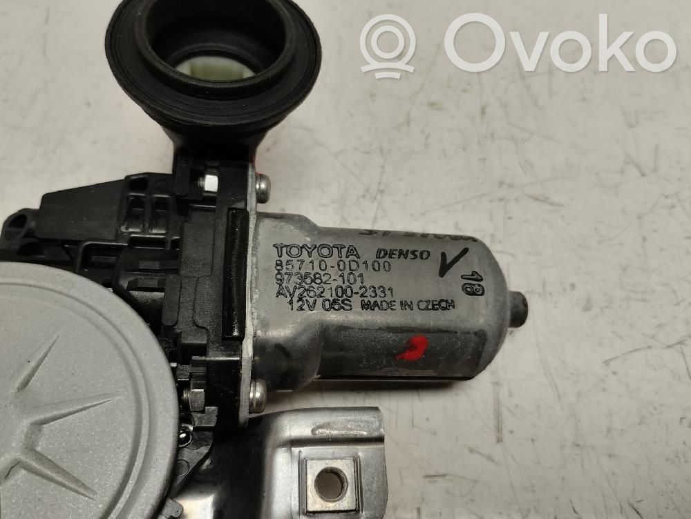 Toyota Yaris Macara ușă față cu motor