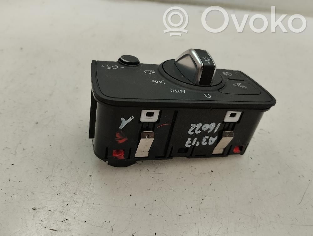 Lichtschalter   8V0941531AR