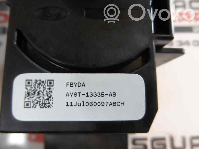 Commodo de clignotant   AV6T13335AB
