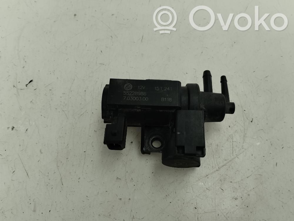 Opel Combo D Régulateur de ralenti 