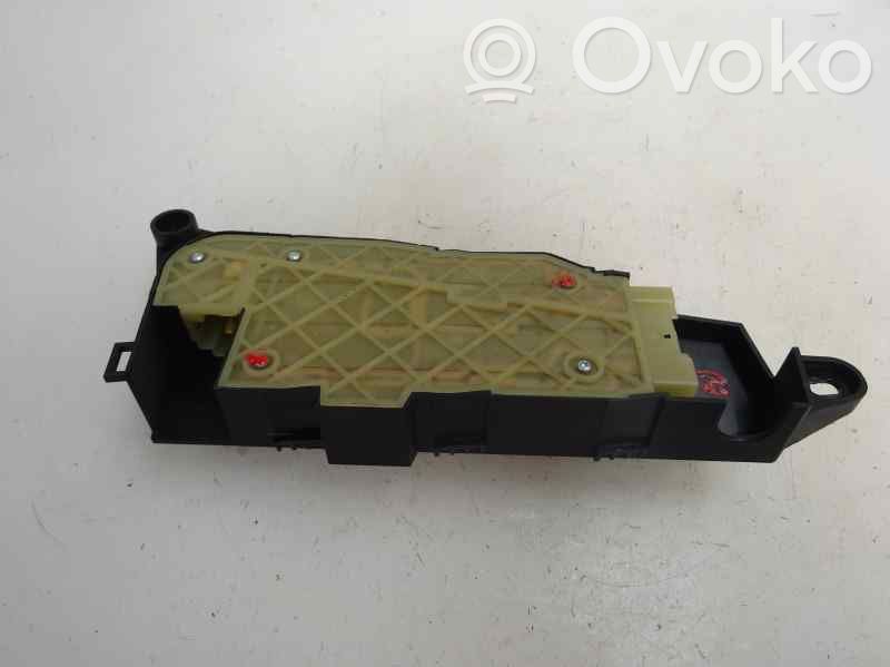 Other control units/modules   696185801