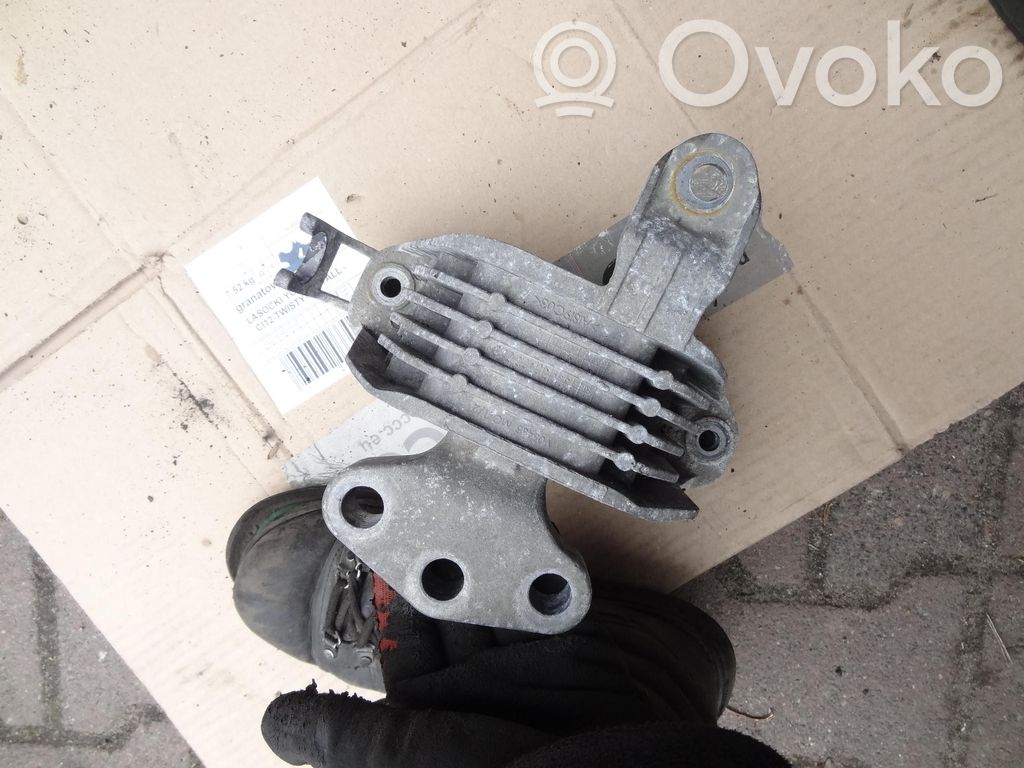 Opel Astra J Supapă vacuum suport motor 