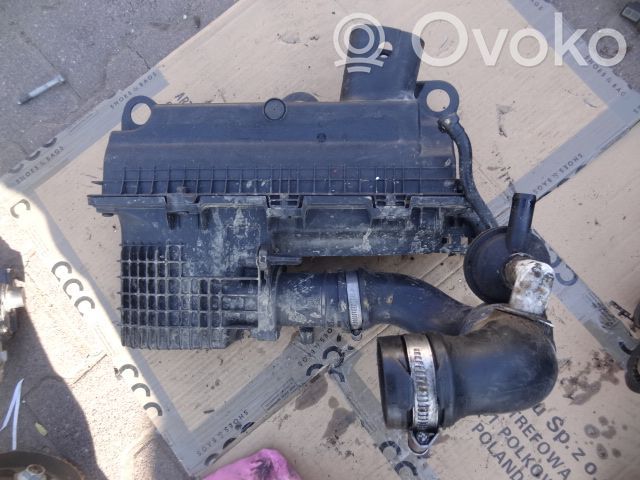 Renault Clio III Air filter box 