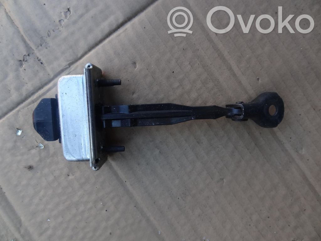 Opel Insignia B Etuoven pidätin 