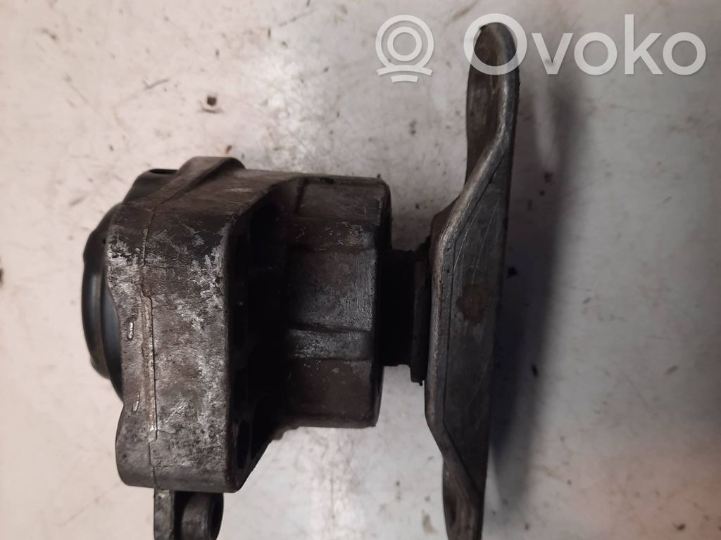 Ford Mondeo Mk III Engine mount bracket 