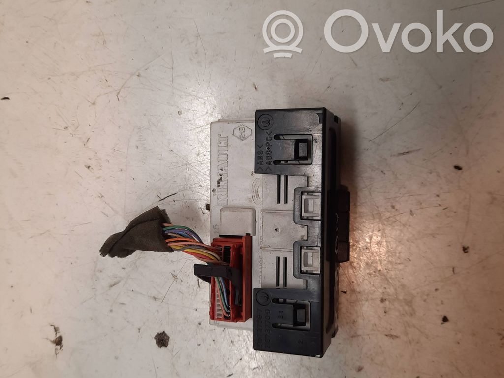 Engine mount bracket   216737697