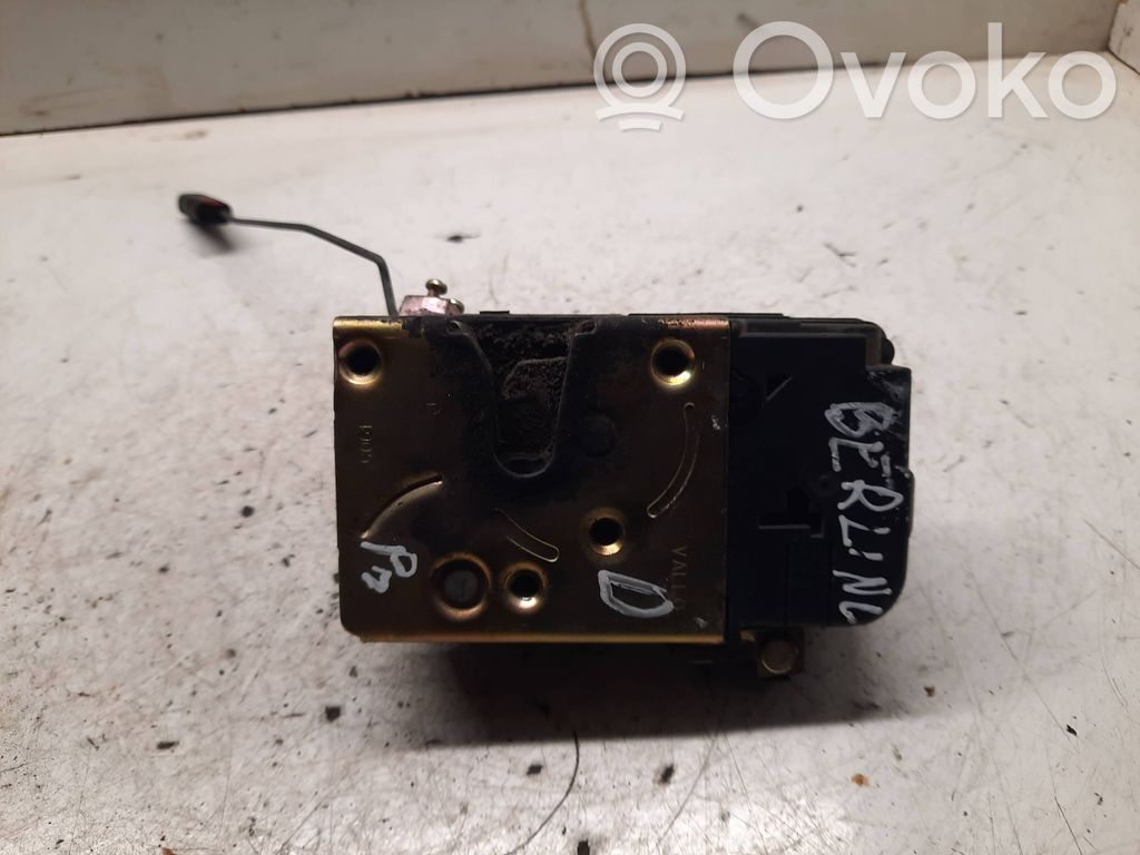 Front door lock   4905