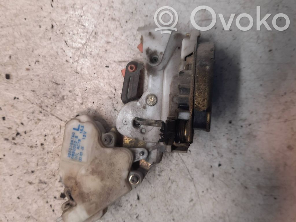 Nissan Almera Tino Zamek drzwi tylnych 