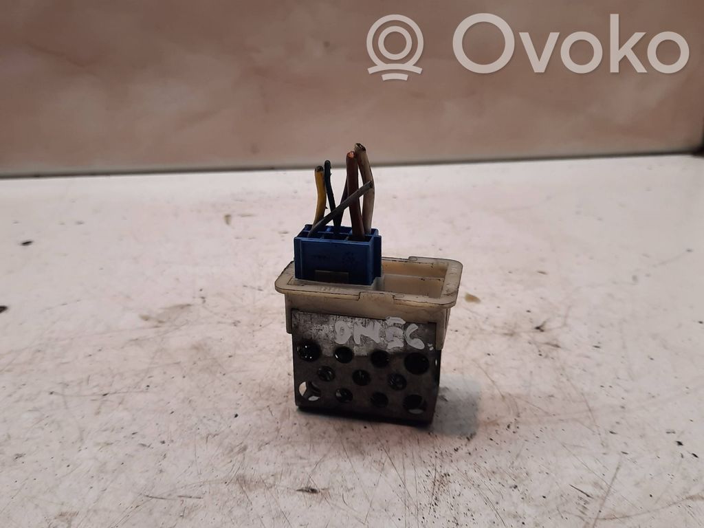 Opel Omega B1 Heater blower motor/fan resistor 