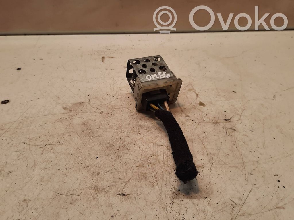 Opel Omega B1 Heater blower motor/fan resistor 