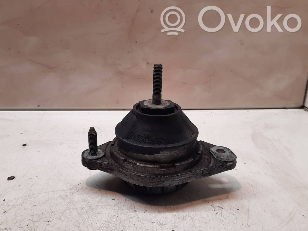 Audi 80 90 S2 B4 Engine mount bracket 