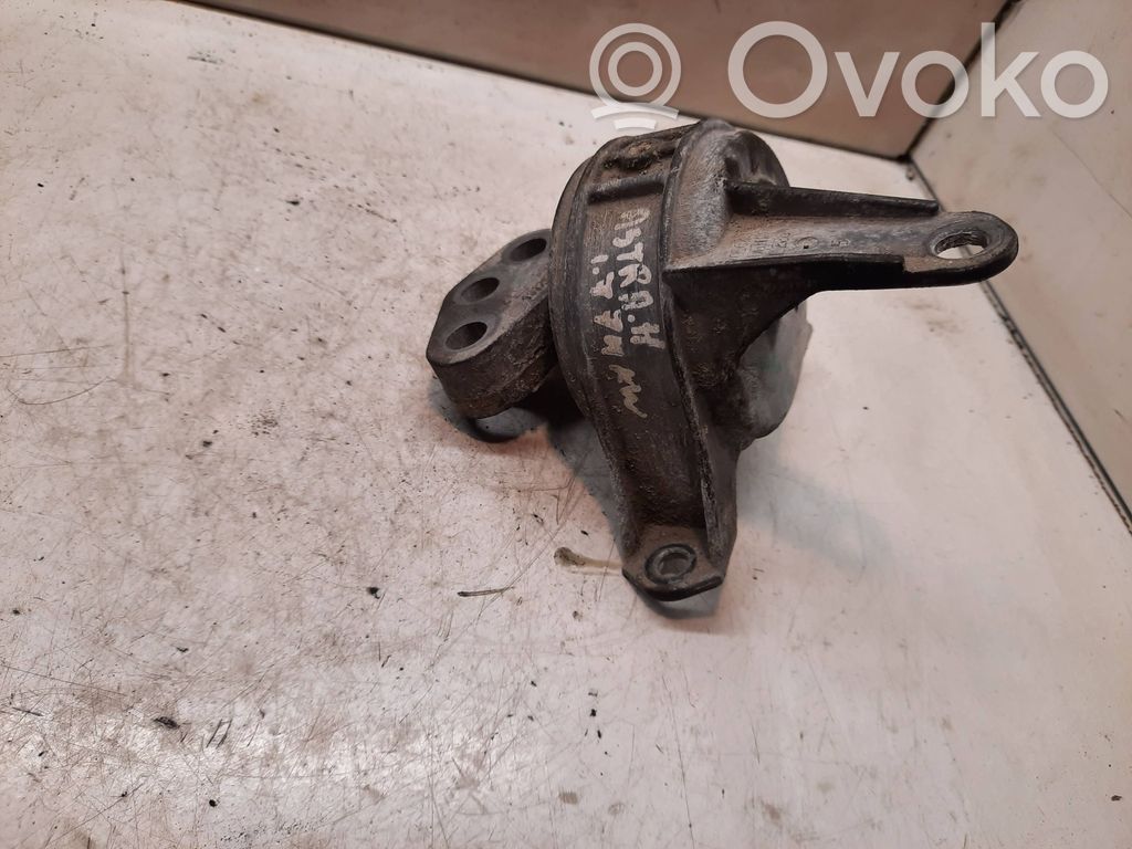 Opel Astra H Moottorin kiinnikekorvake 