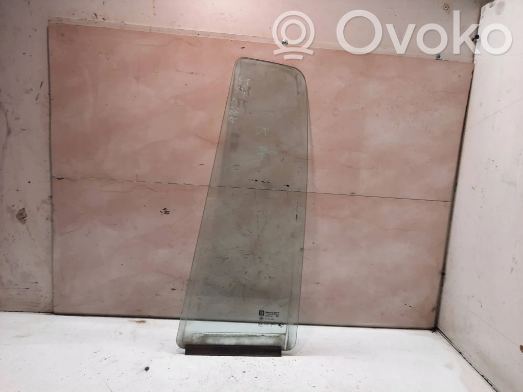Opel Zafira A Ventanilla de ventilación de la puerta trasera 