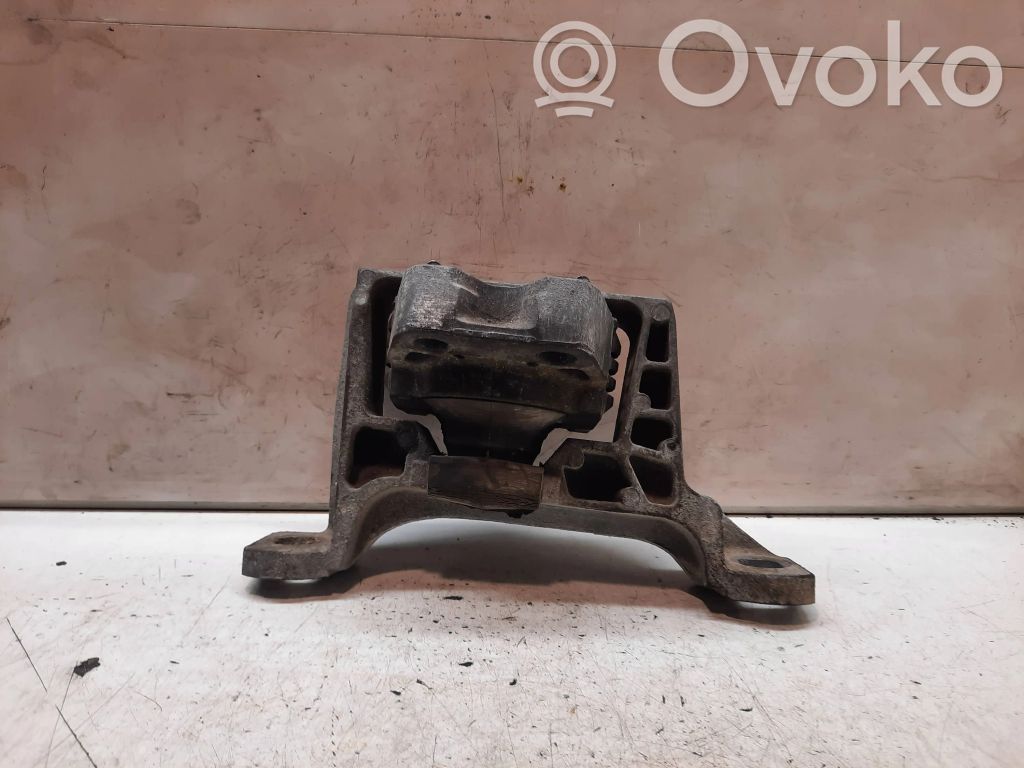 Ford Focus Engine mount bracket 