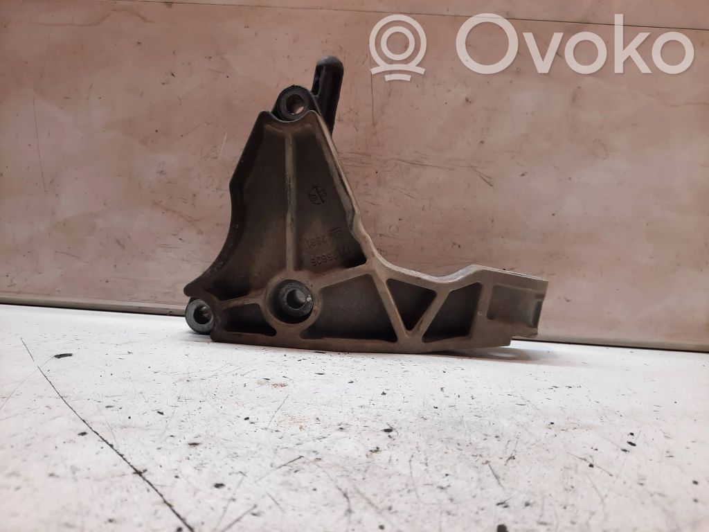 Opel Astra H Engine mounting bracket 