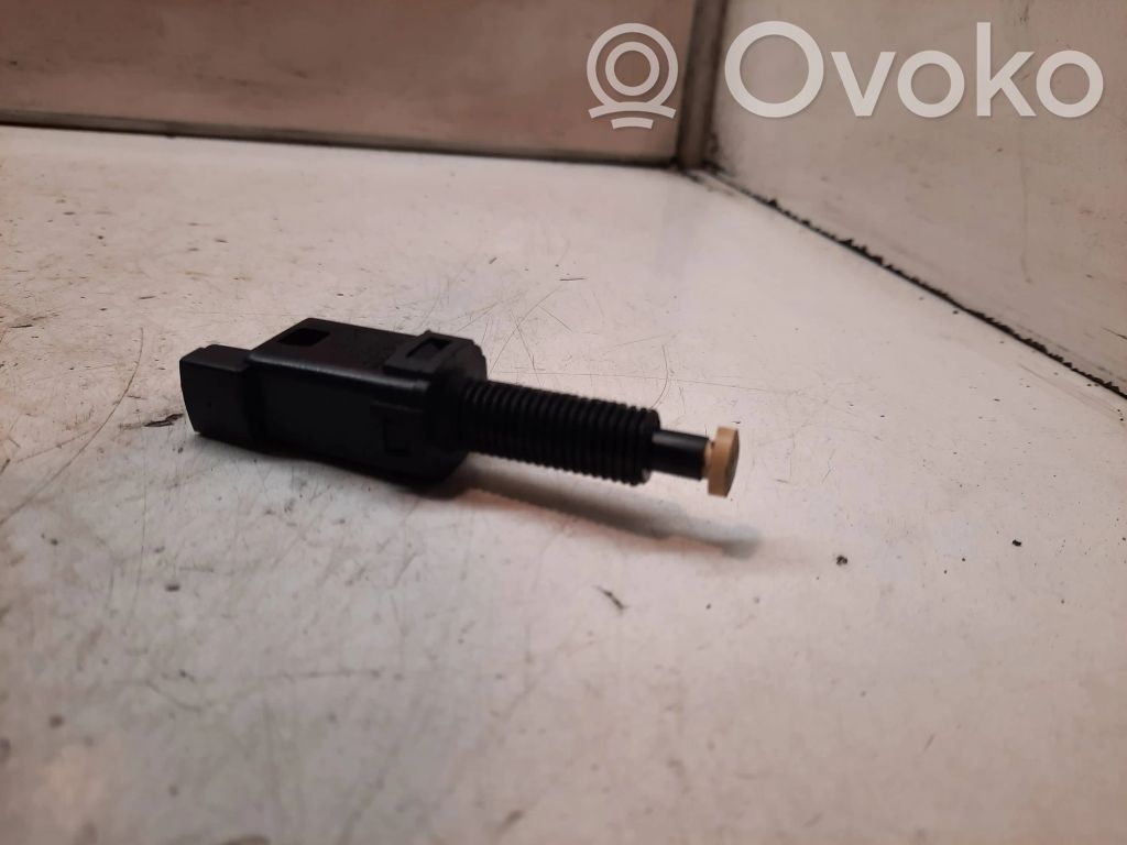Volkswagen PASSAT B5 Brake pedal sensor switch 