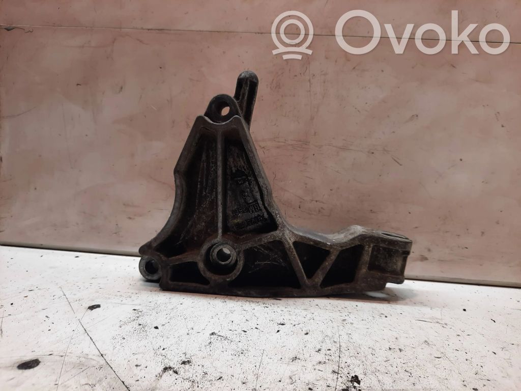 Opel Astra H Engine mounting bracket 