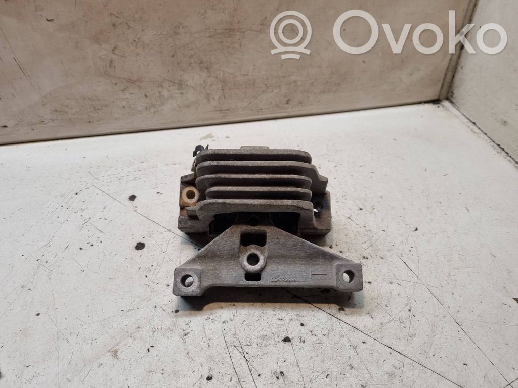 Peugeot 207 Engine mount bracket 