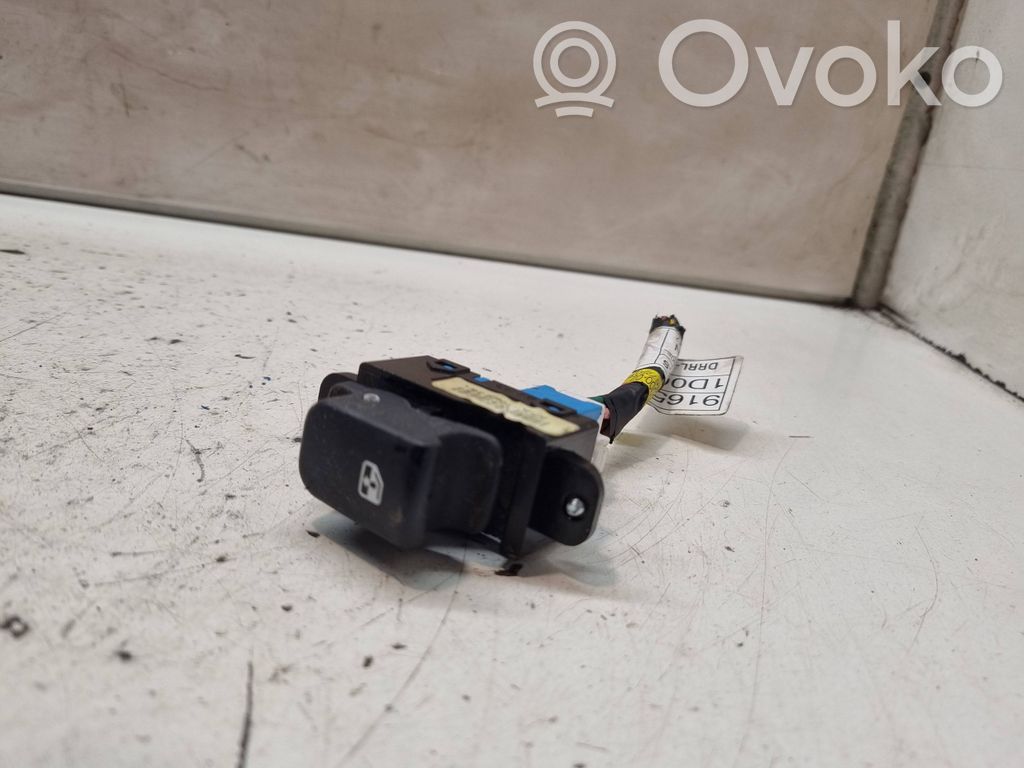 KIA Carens II Electric window control switch 