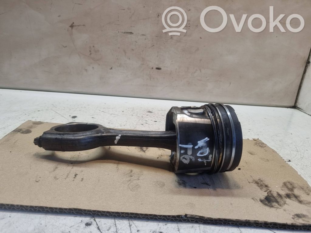 Peugeot 407 Piston with connecting rod 
