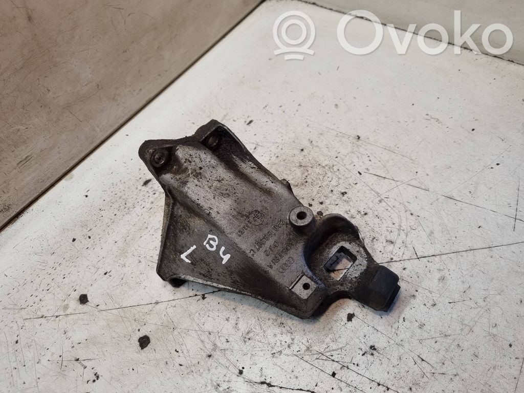 Audi 80 90 S2 B4 Engine mounting bracket 