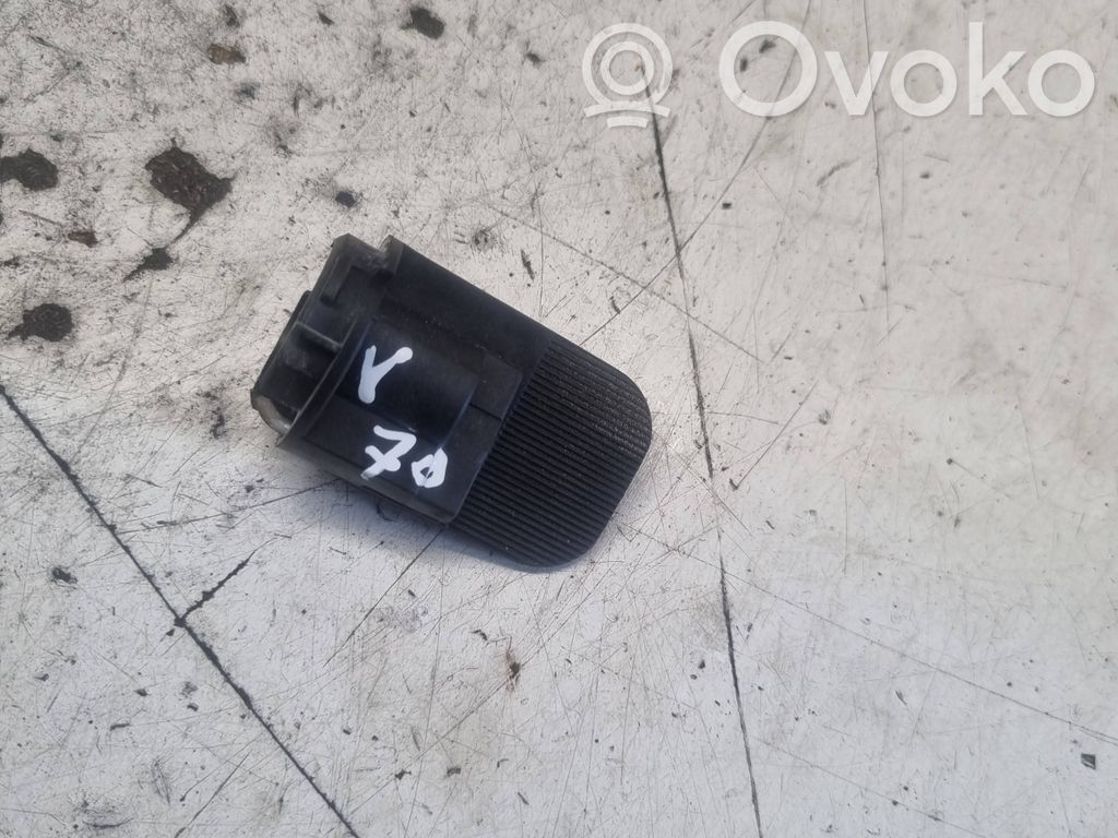 Volvo V70 Tail light part 