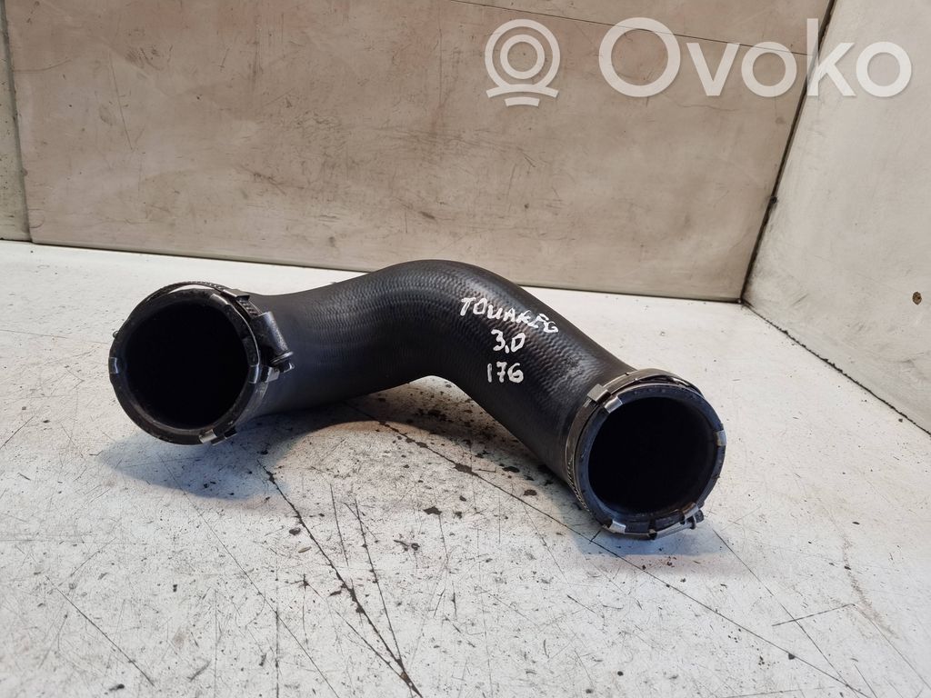 Volkswagen Touareg I Intercooler hose/pipe 