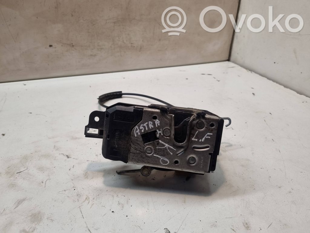 Opel Astra H Priekšpusē slēdzene 