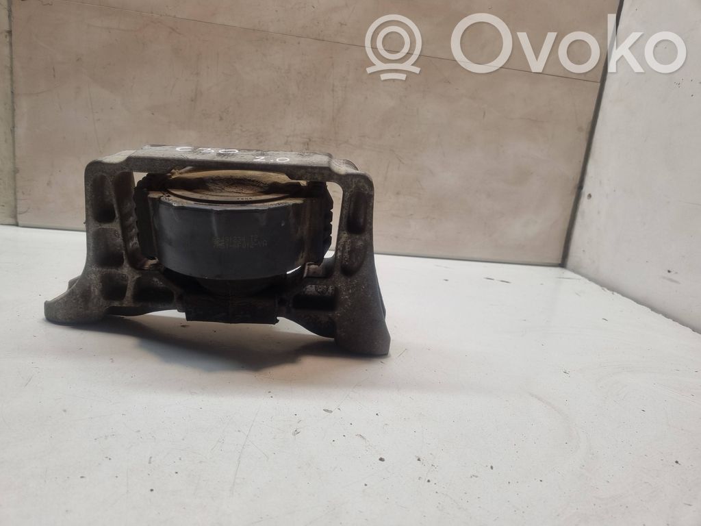 Volvo C30 Engine mount bracket 