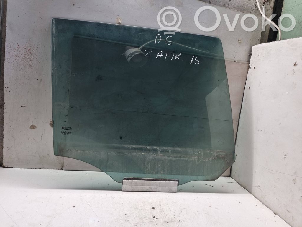 Opel Zafira B Luna de la puerta trasera 