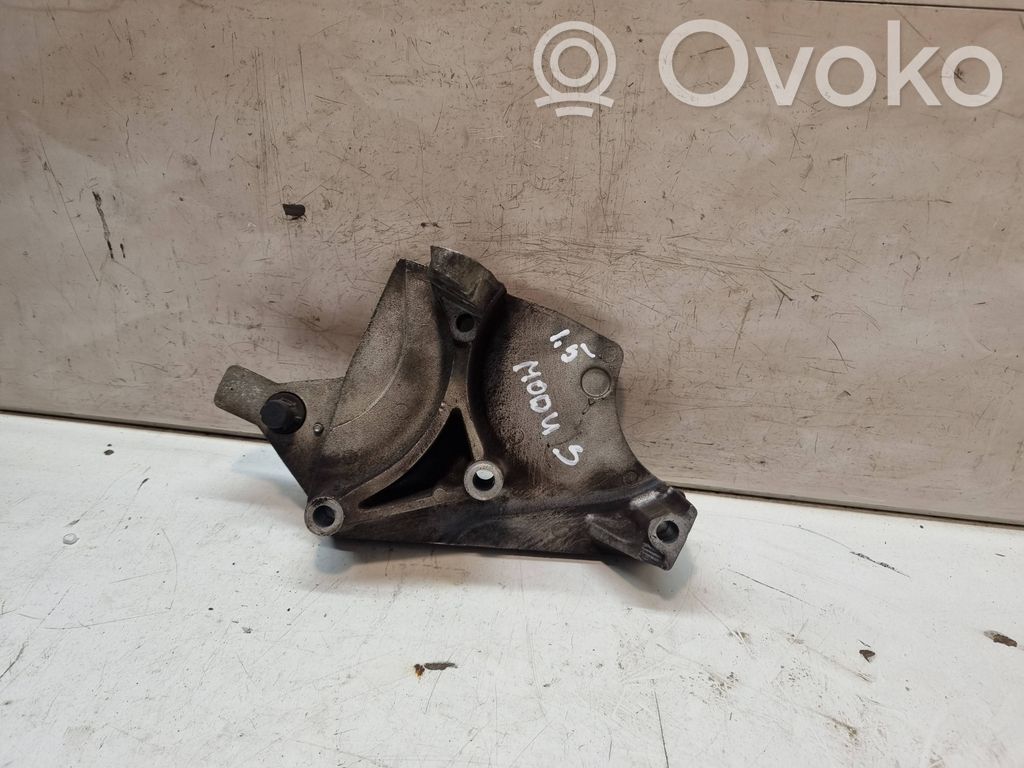 Renault Modus Engine mounting bracket 