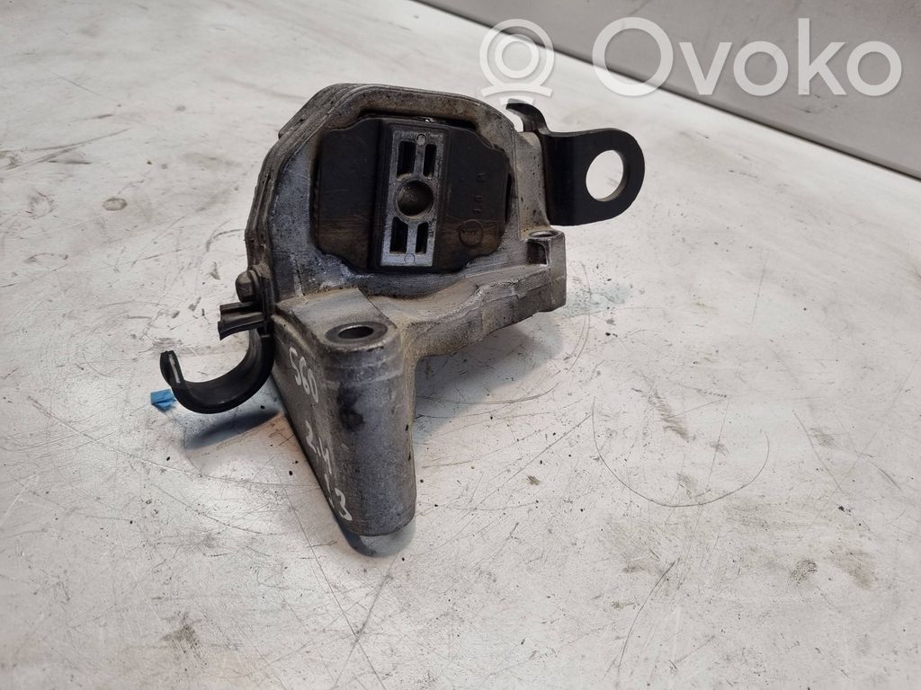 Volvo S60 Engine mount bracket 