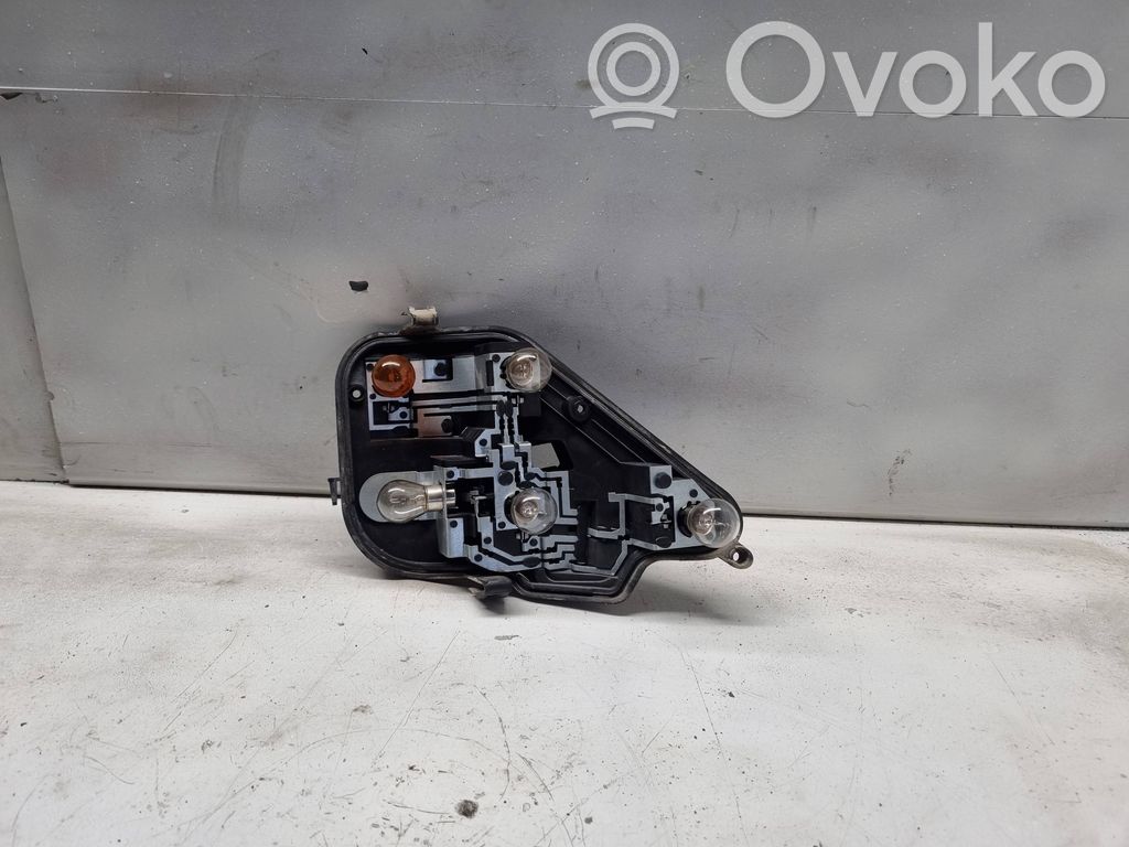 Opel Astra H Takavalon polttimon suojan pidike 