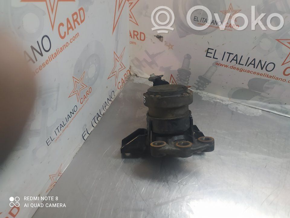 Suzuki SX4 Engine mount bracket 