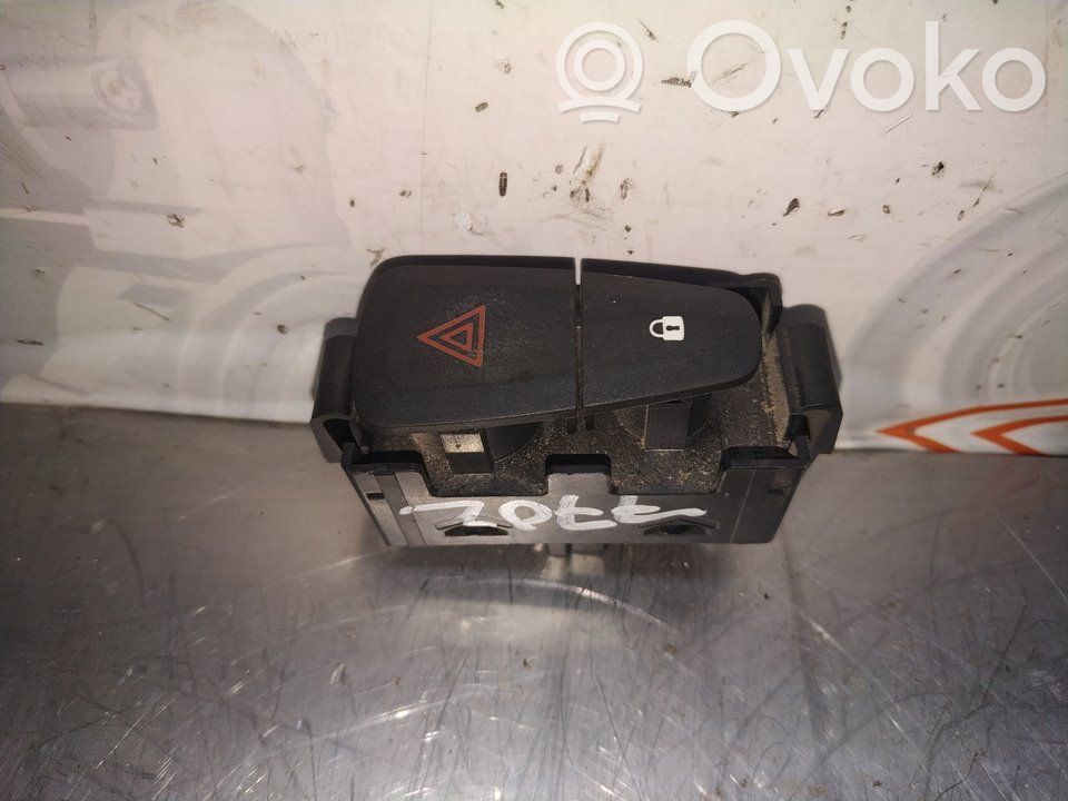 Botón interruptor de luz de peligro   7702