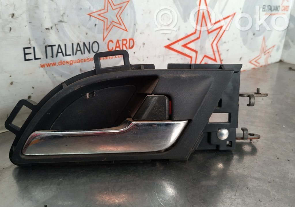 Honda CR-V Rear door interior handle 