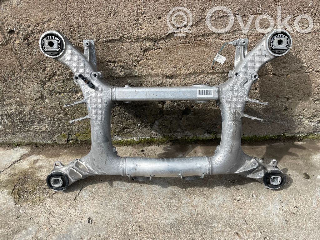 BMW 8 G15 Galinis traversas 