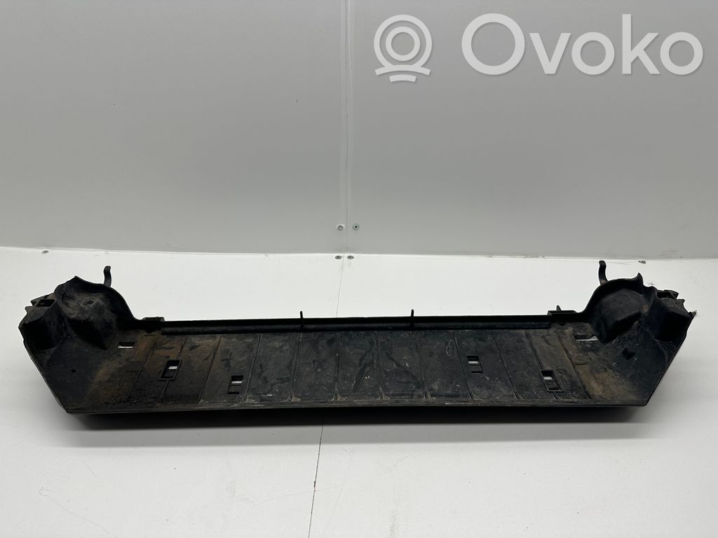 BMW X5 F15 Radiatoru paneļa apakšējā daļa (televizora) 