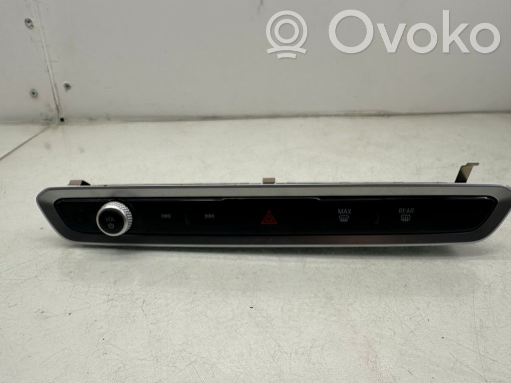 BMW X5 G05 Head unit multimedia control 