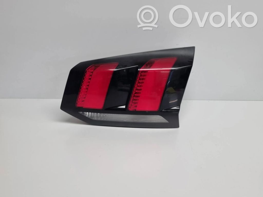 Peugeot 5008 II Lampy tylnej klapy bagażnika 
