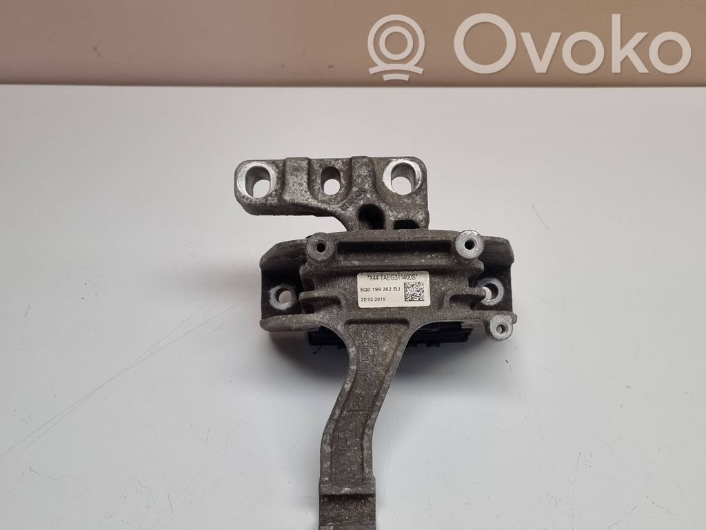 Skoda Octavia Mk3 (5E) Engine mount bracket 