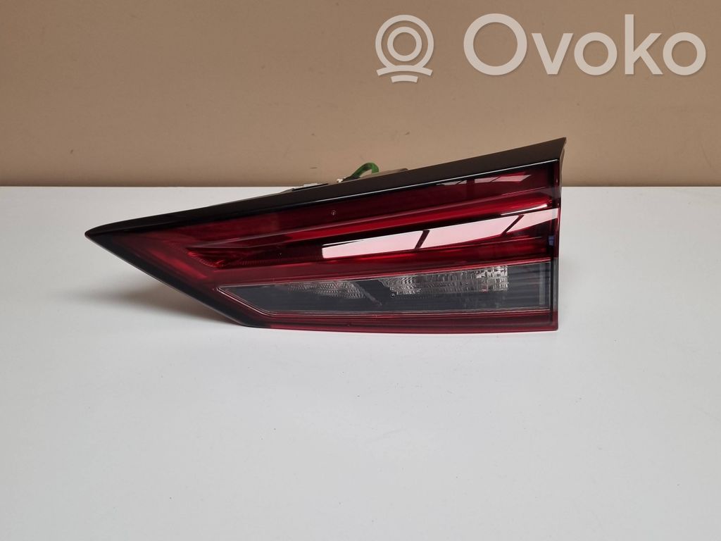 Nissan Qashqai J12 Galinis žibintas dangtyje 
